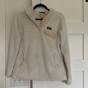 Women’s Hooded Patagonia Fleece in Beige Size Med.